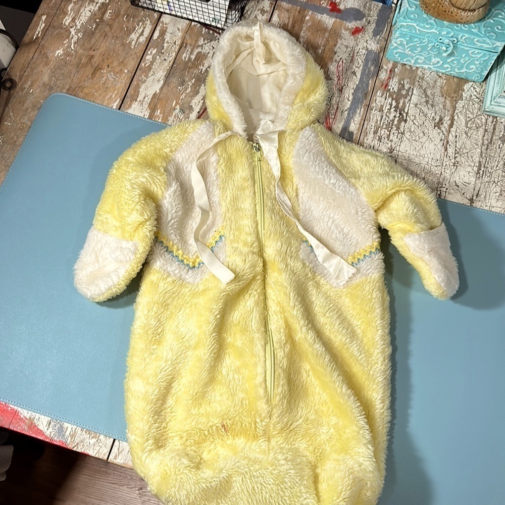 🍄0/6m VINTAGE 1960s  Unisex, baby newborn, yellow and blue bunting bag